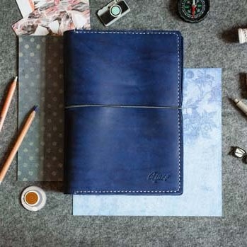 Синий блокнот на кольцах