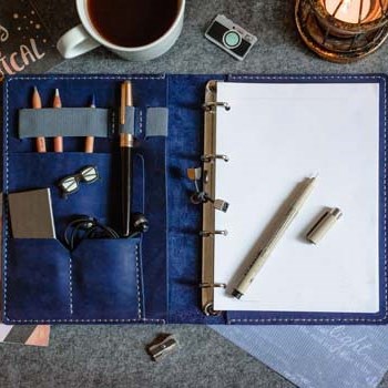 Синий блокнот на кольцах