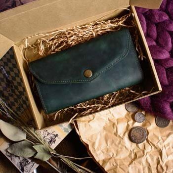 Женский кошелек из кожи ручной работы