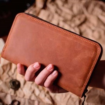 Женское портмоне на молнии из натуральной кожи