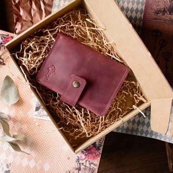 Обложка для автодокументов бордового цвета