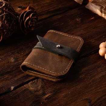 Кожаный картхолдер шоколадного цвета