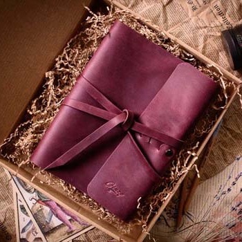 Бордовый кожаный блокнот