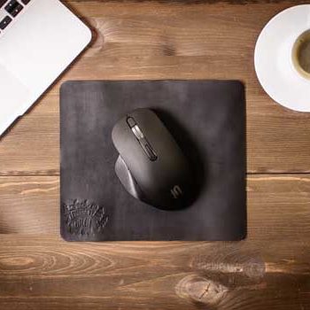 Кожаный коврик для мыши черного цвета