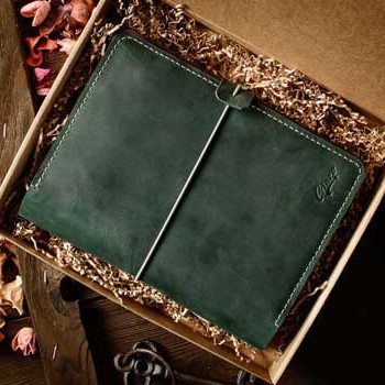 Зеленый блокнот из кожи на кольцах