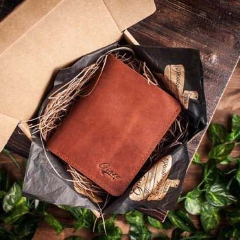 Портмоне из  натуральной кожи коньячного цвета