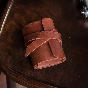 Рыжий чехол для проводов и зарядки