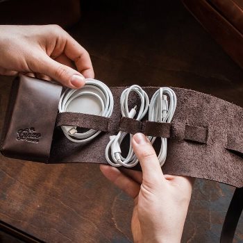 Чехол из кожи для проводов