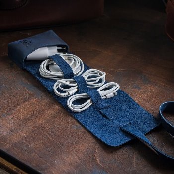 Чехол из кожи для проводов