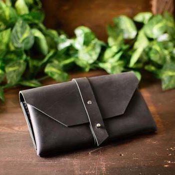 Женский кошелек из черной натуральной кожи