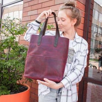 Кожаная женская сумка цвета бордо