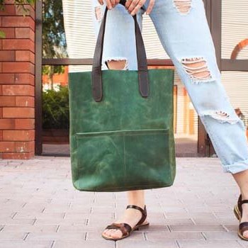 Зеленая сумка шоппер из натуральной кожи