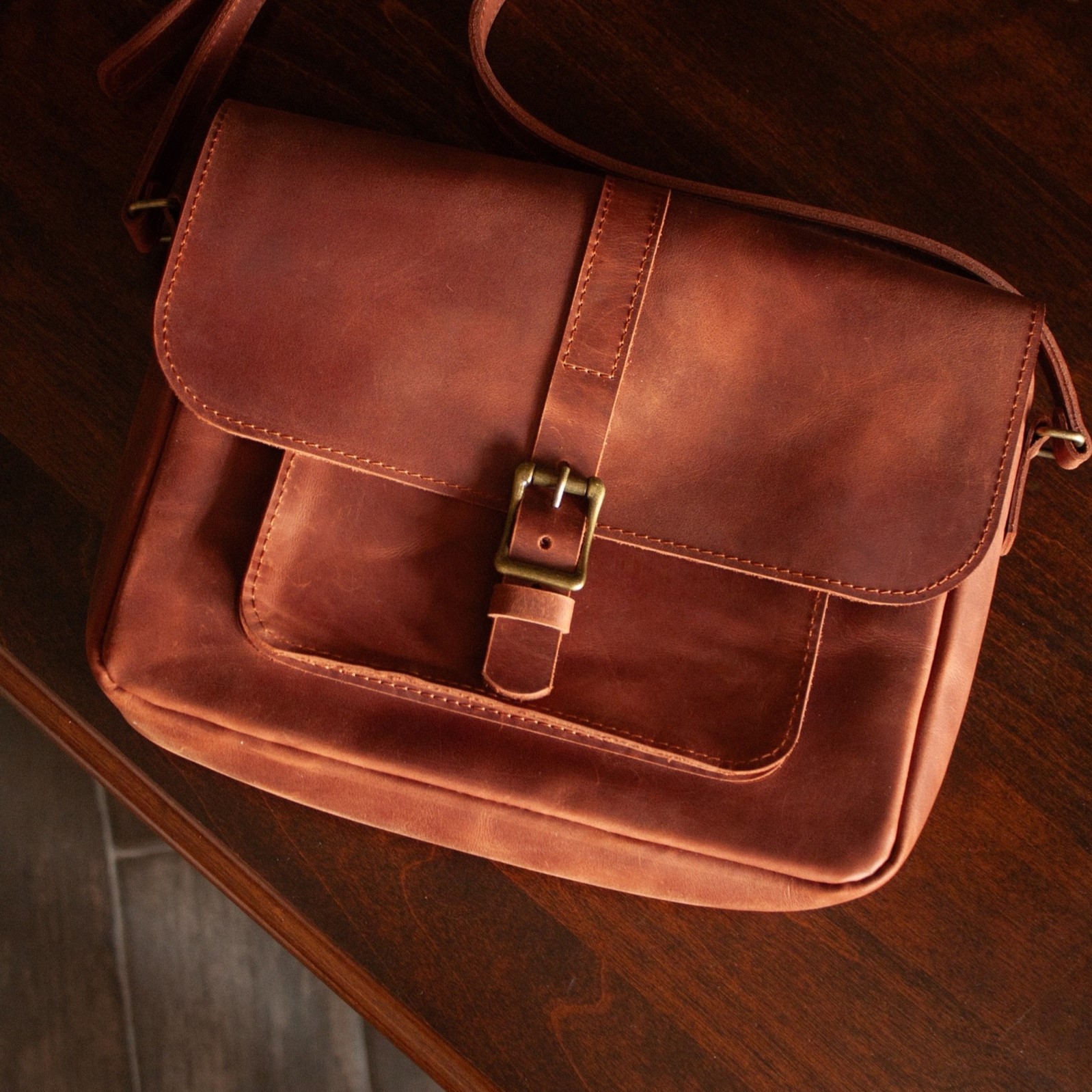 Сумка женская через плечо из натуральной кожи -BLOOM- цвет Коньяк