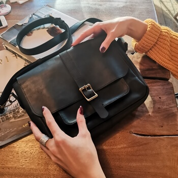 Женская сумка из натуральной кожи черного цвета