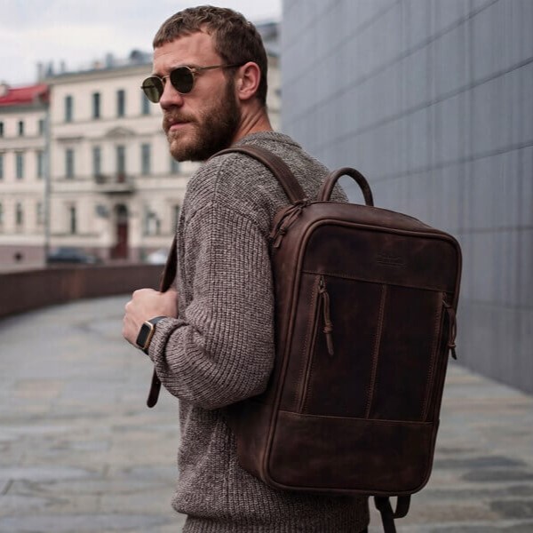 ДЕРЗКИЙ ОЛИВЕР - кожаный мужской рюкзак с отделом для ноутбука цвет Шоколад