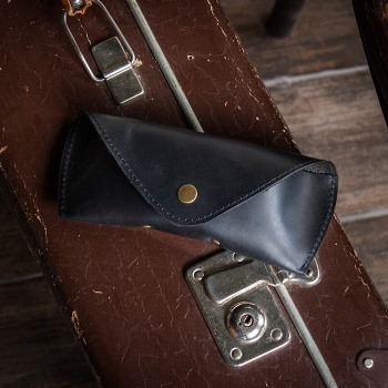 Очечник из кожи