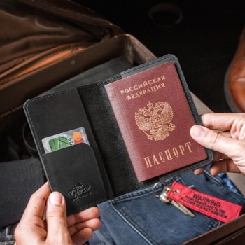 Обложка на паспорт из натуральной кожи ручной работы цвет Черный Уголь