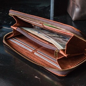 Кошелек ручной работы из натуральной кожи цвет Коньяк