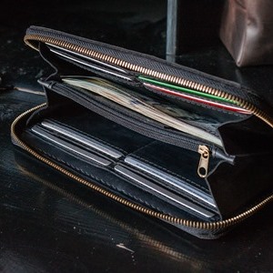 Портмоне из натуральной кожи черного цвета