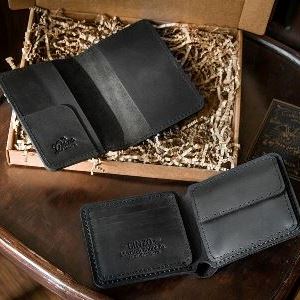 Подарочный комплект из гладкой кожи черного цвета, строгий дизайн