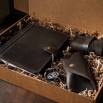 Подарочный набор из натуральной кожи цвета горького шоколада ручной работы