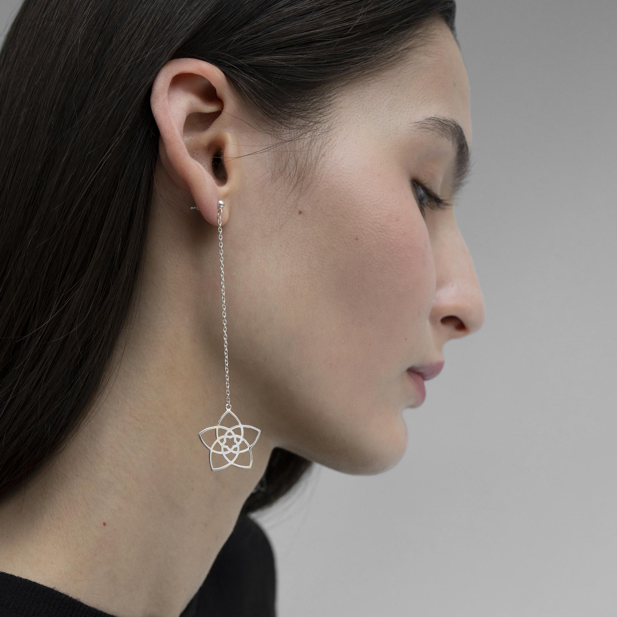 Серьга Venus Flower (Цветок Венеры)