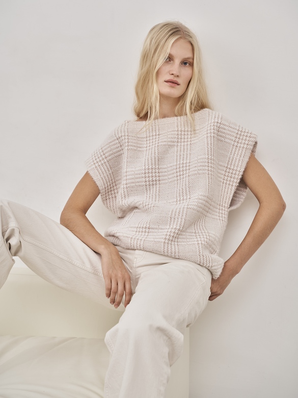 Жилет цв. клетка бежевая арт.м-565