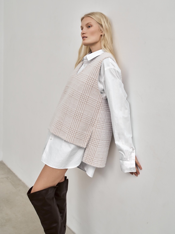 Жилет цв. клетка бежевая арт.м-564