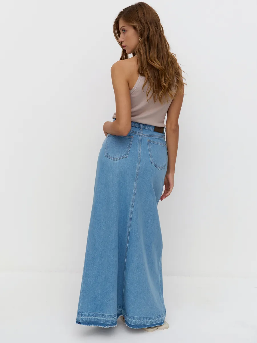 Юбка джинсовая длинная с разрезом спереди голубая