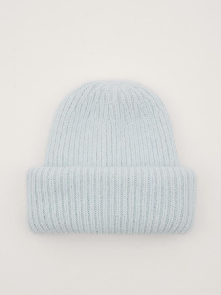 Светло-голубая ангоровая шапка