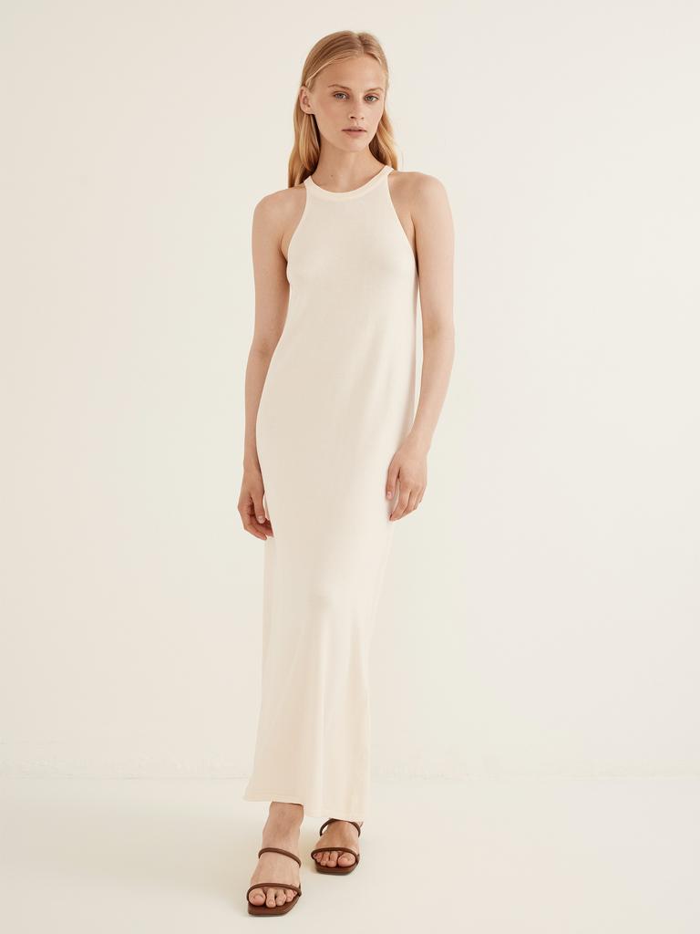Трикотажное платье насыщенного молочного цвета