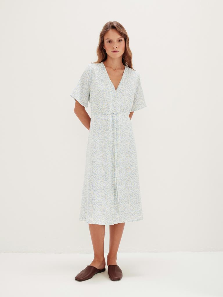 Платье молочного цвета в цветочный принт