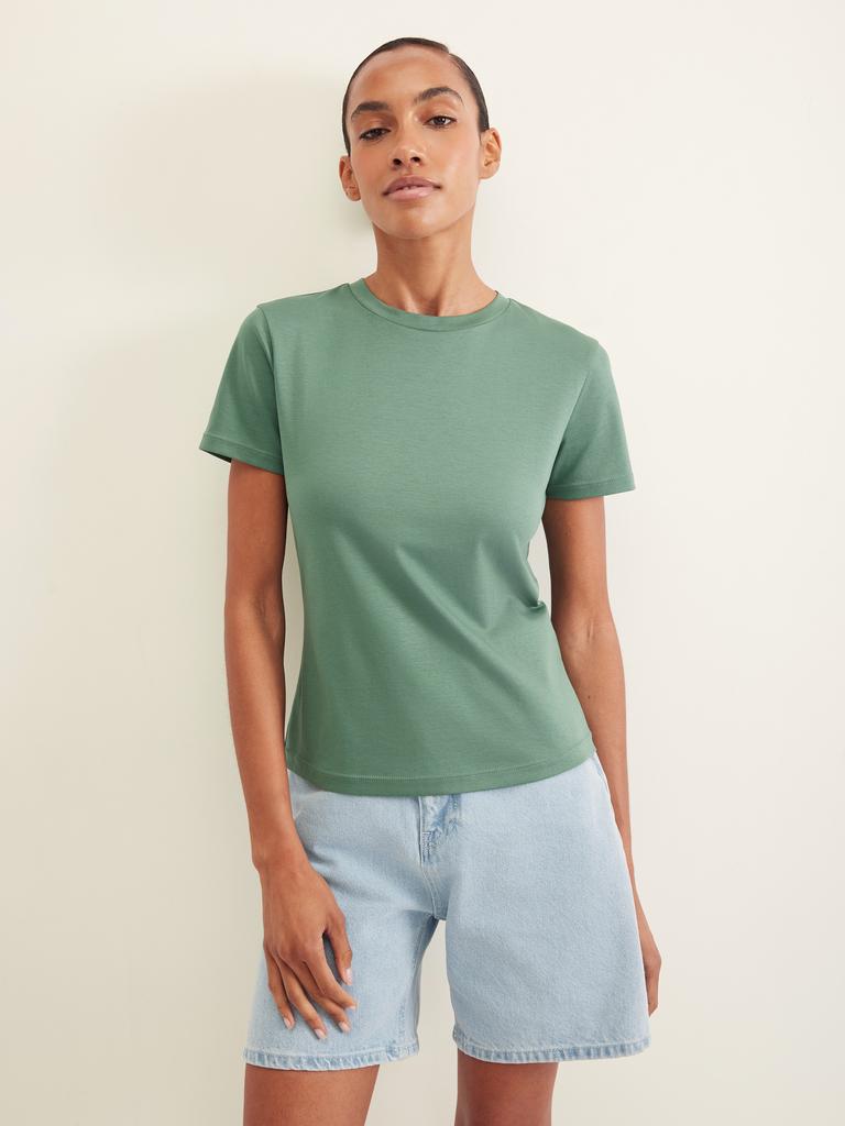 Футболка зеленого цвета