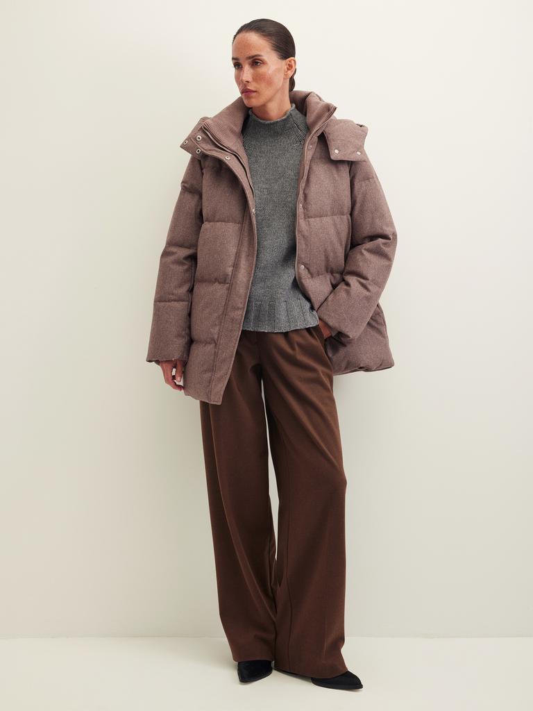 Пуховик шерстяной коричневого цвета