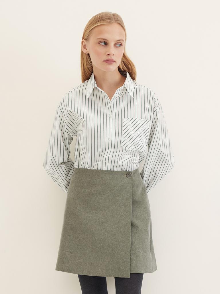Рубашка в зеленую полоску