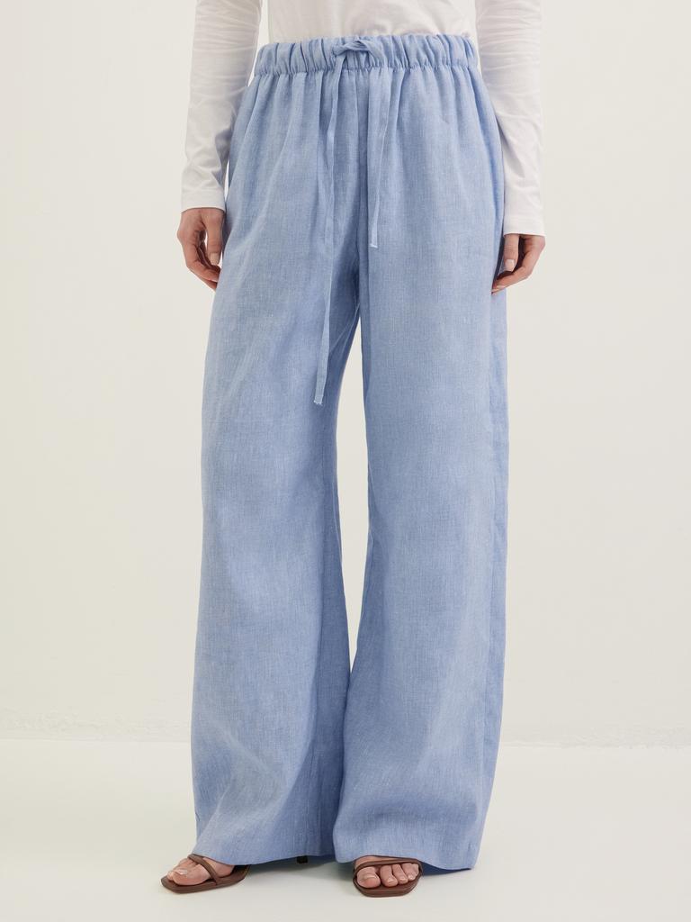 Брюки голубого цвета