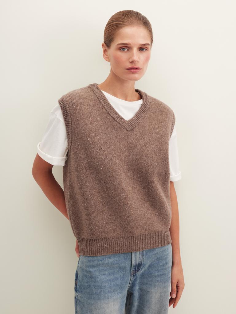 Жилет шерстяной коричневого цвета