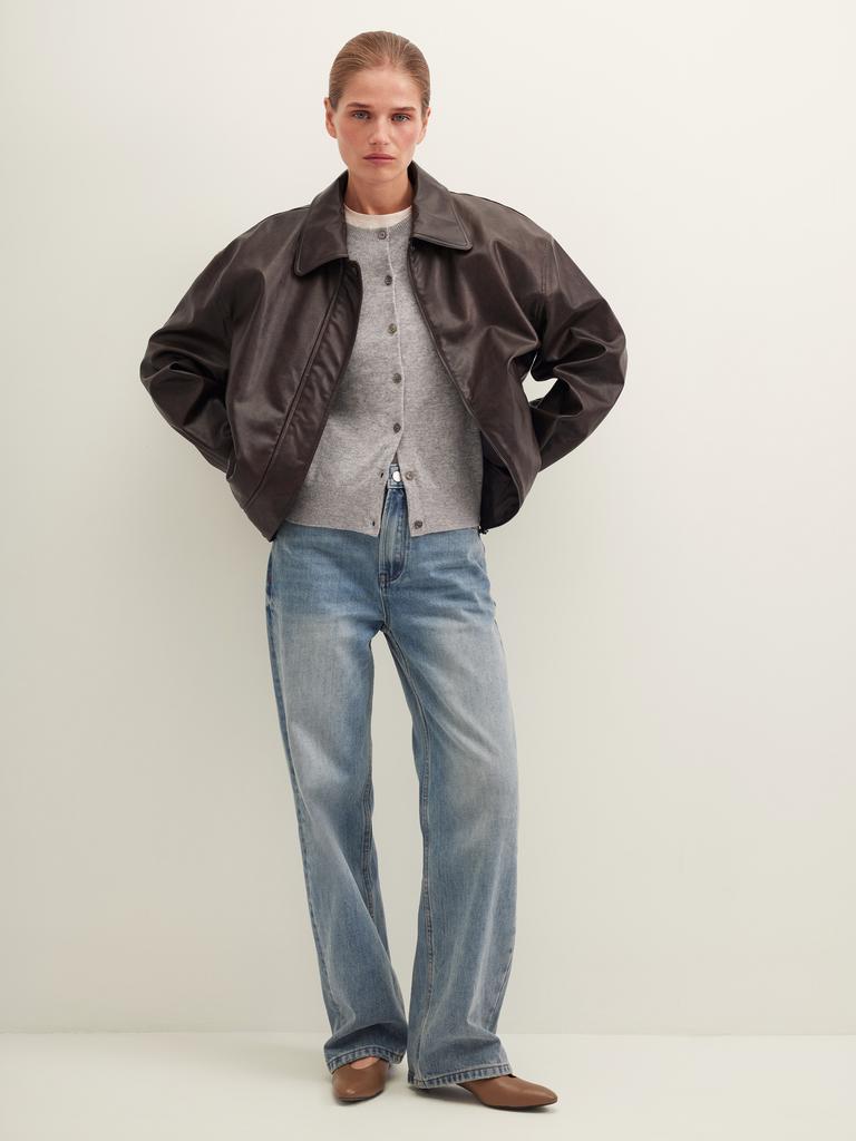 Бомбер коричневого цвета