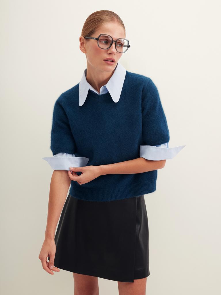 Джемпер синего цвета