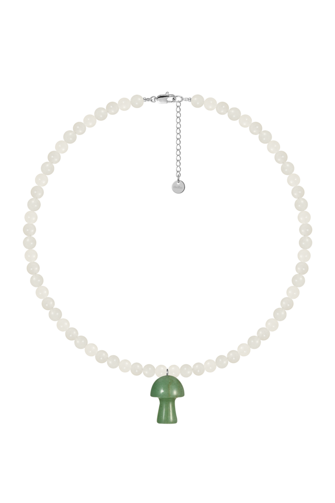 Бусы белого цвета с кулоном «гриб»