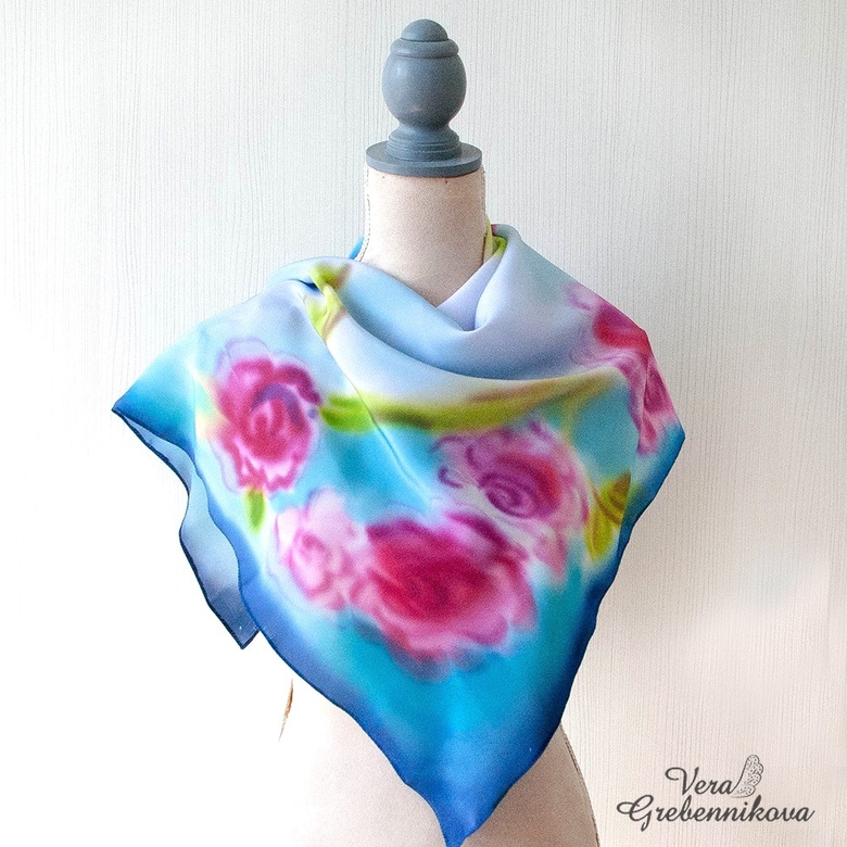 Платок. "Розы в голубой дымке"