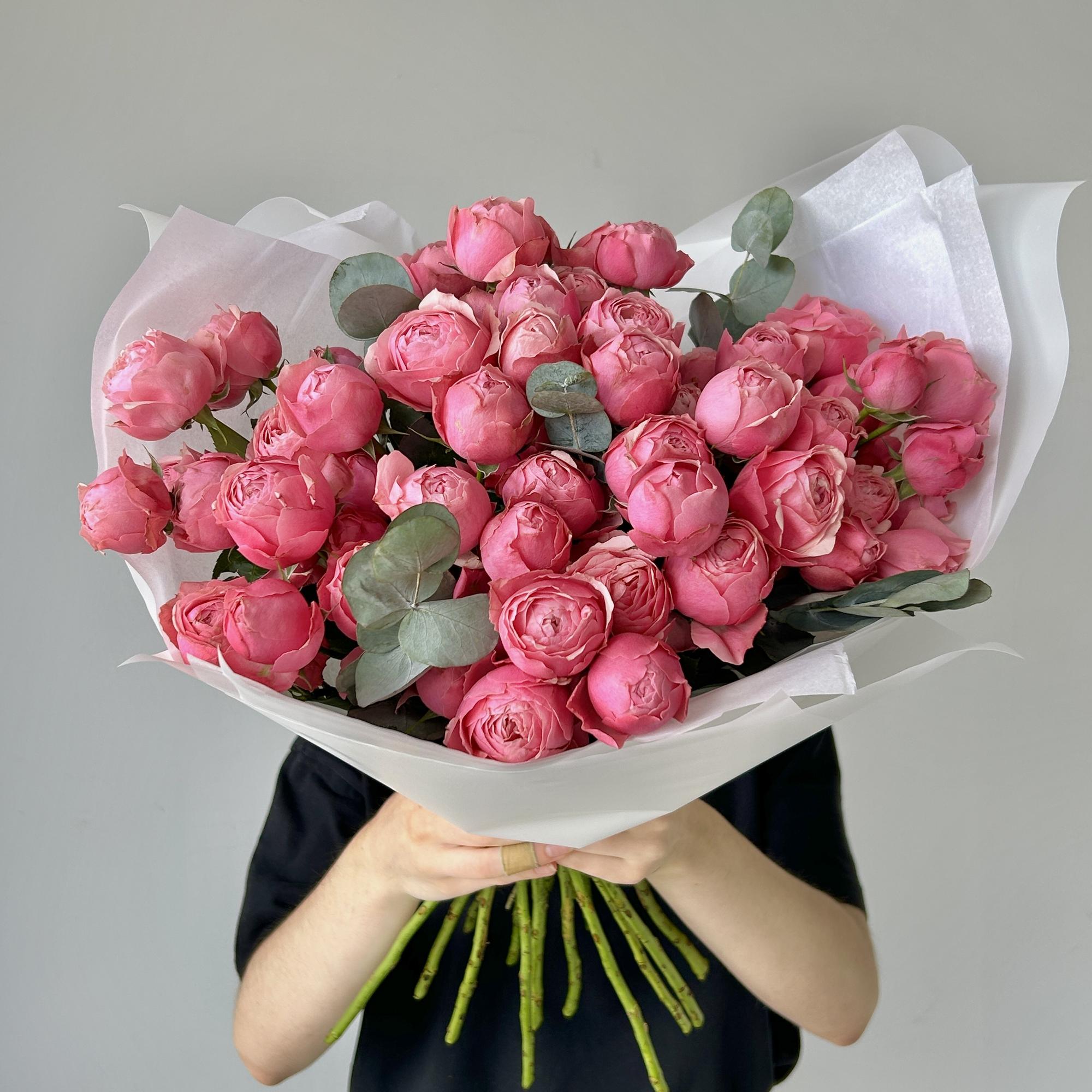 Ягодные кустовые розы с эвкалиптом