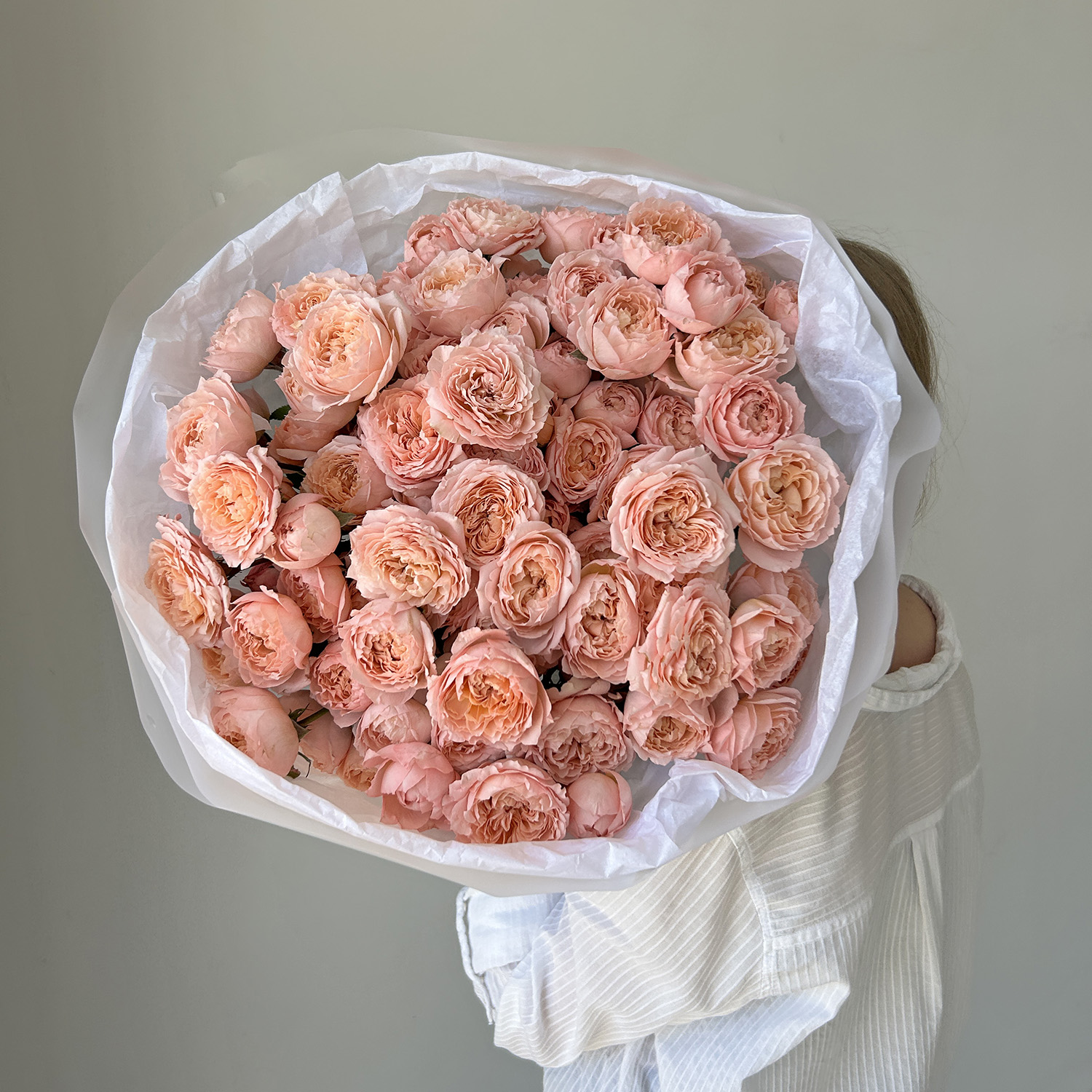 Пионовидные кустовые розы Джульетта