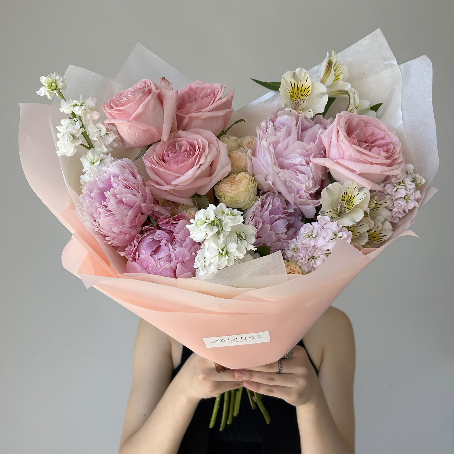 Букет с пионами "Нежность лета"