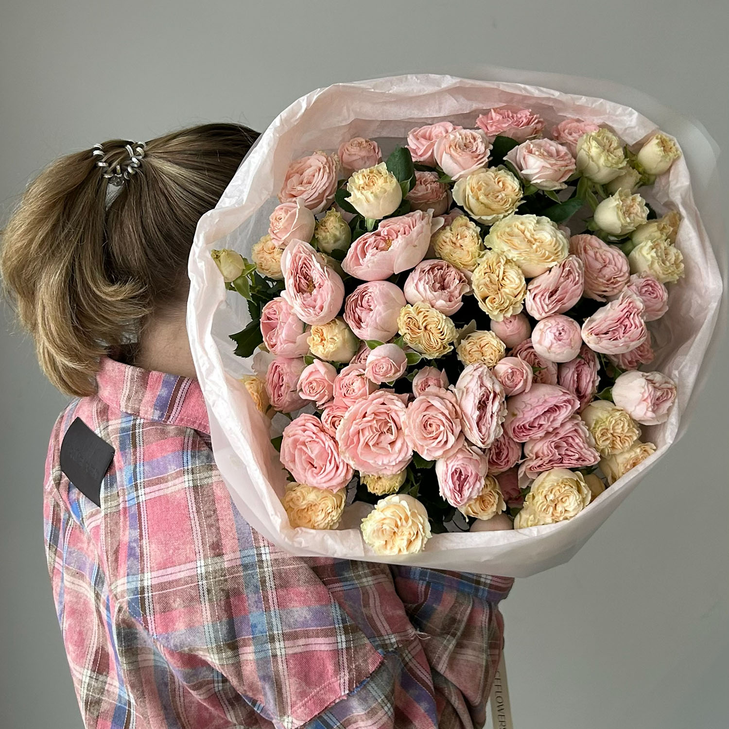 Микс пионовидных кустовых роз