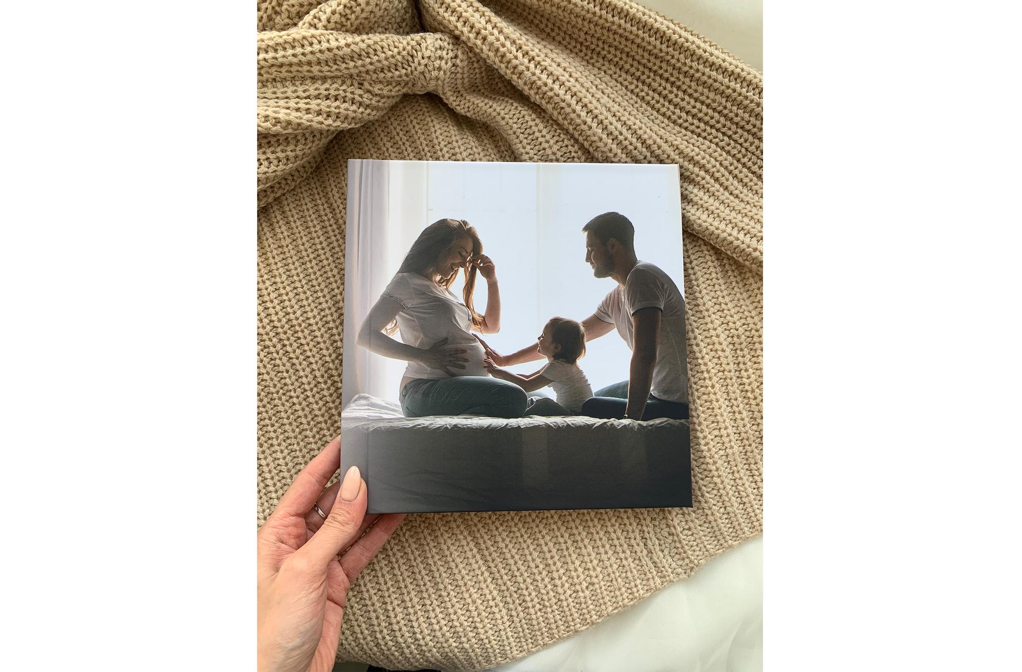 ФОТОКНИГА В МАТОВОЙ ОБЛОЖКЕ С ФОТО 20х20 СМ