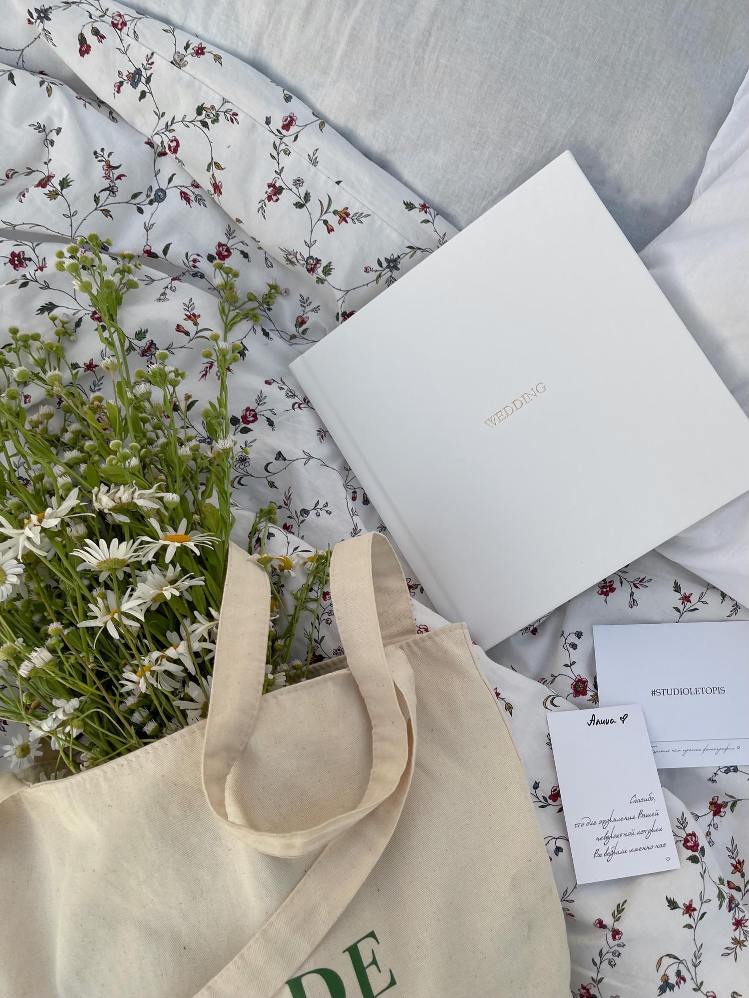 ФОТОКНИГА В БЕЛОЙ ЭКО КОЖЕ 25х25 СМ