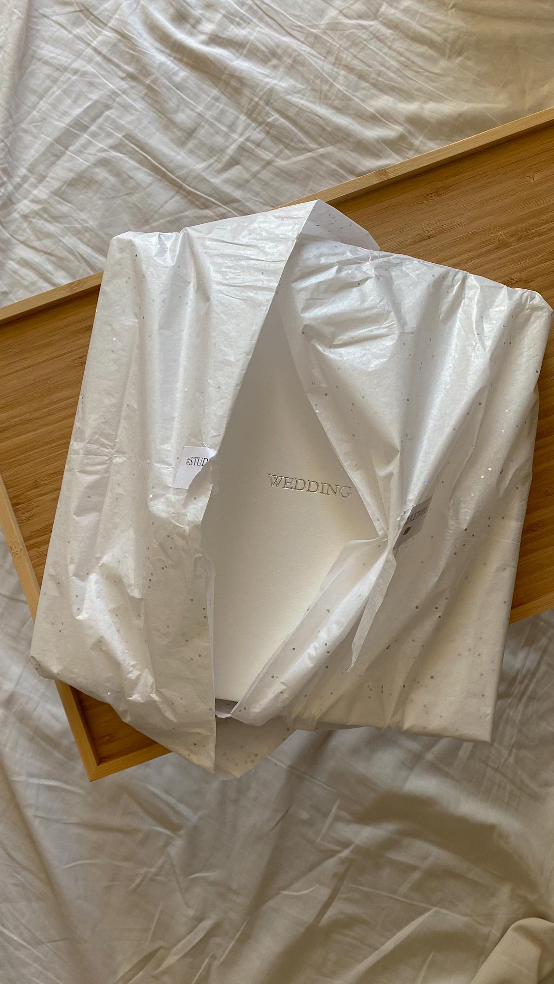 ФОТОКНИГА В БЕЛОЙ ЭКО КОЖЕ НА 27 РАЗВОРОТОВ 25х25 СМ