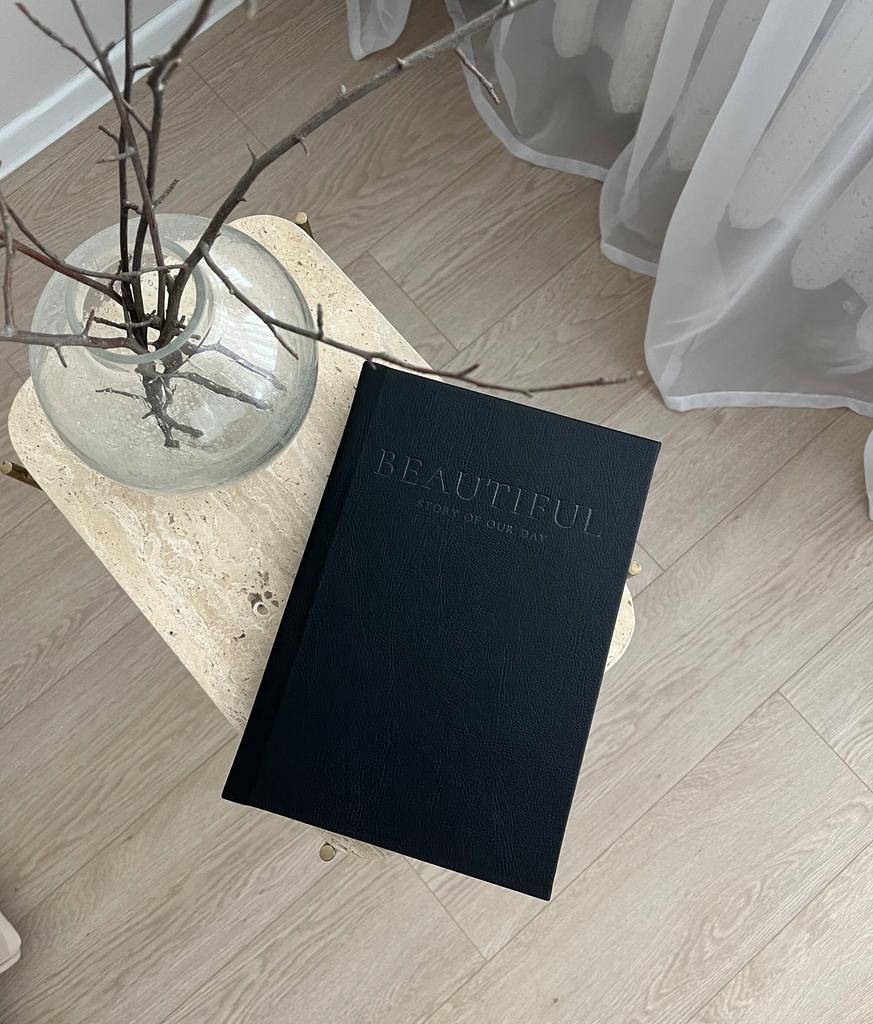 ФОТОКНИГА В ЧЕРНОЙ ОБЛОЖКЕ ИЗ ЭКО КОЖИ 20Х28 см