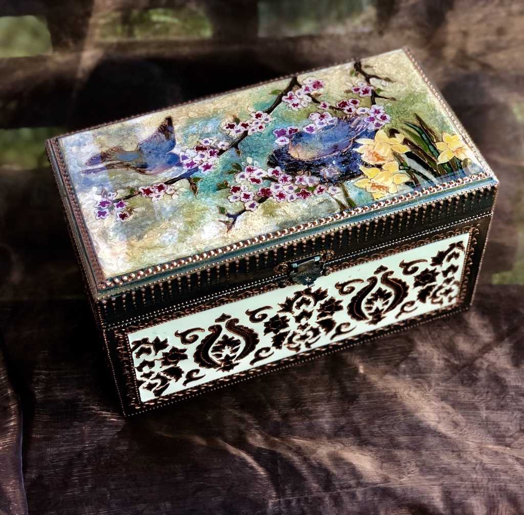 Шкатулка декоративная Birth of spring